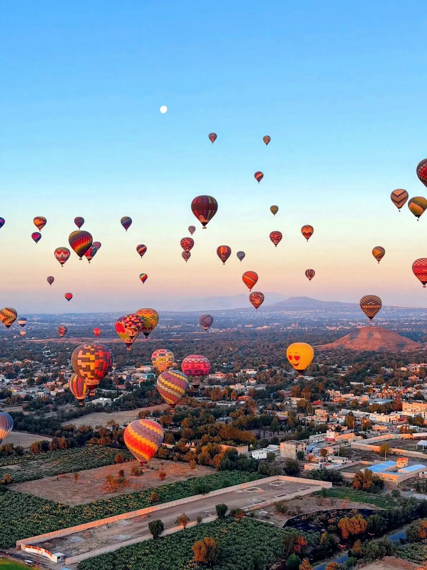 Balloon fleet over the Teotihuacan valley