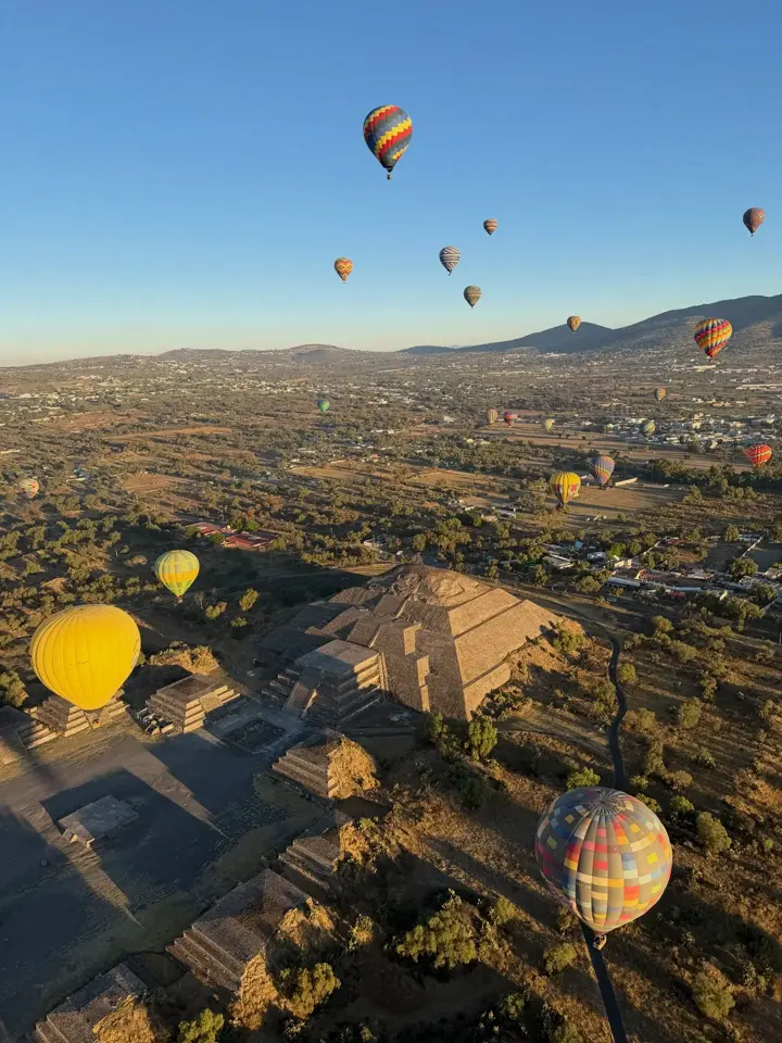 Hot Air Balloon Flight and Breakfast in a Cave, photo 2