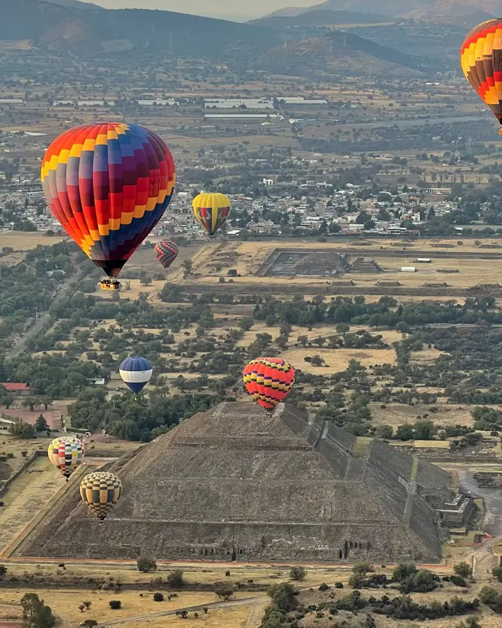 Traditional Hot Air Balloon Flight over Teotihuacan, photo 2