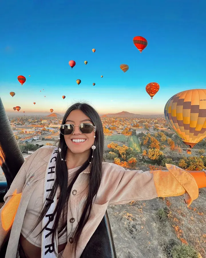 Birthdays balloon flight over Teotihuacan